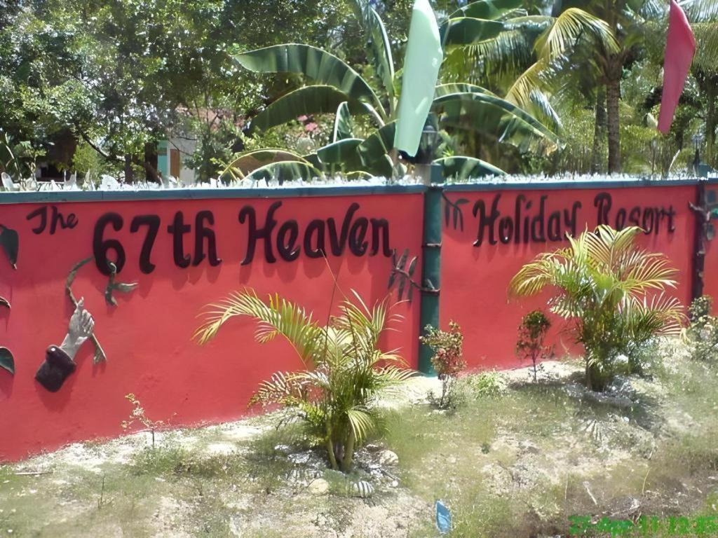 67Th Heaven Holiday Resort Lucbuan Exterior foto