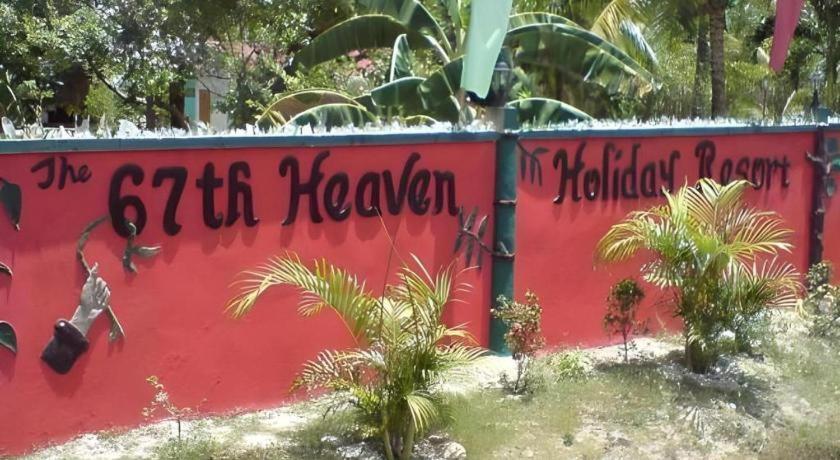 67Th Heaven Holiday Resort Lucbuan Exterior foto