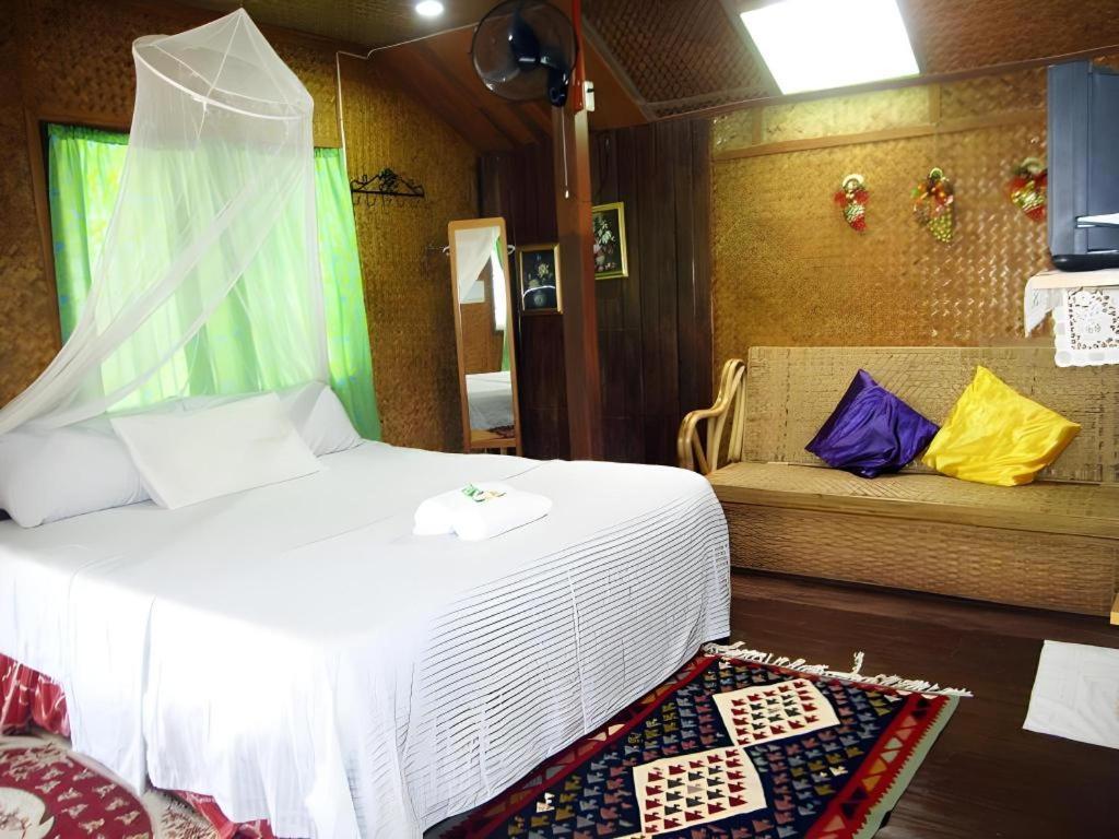 67Th Heaven Holiday Resort Lucbuan Exterior foto